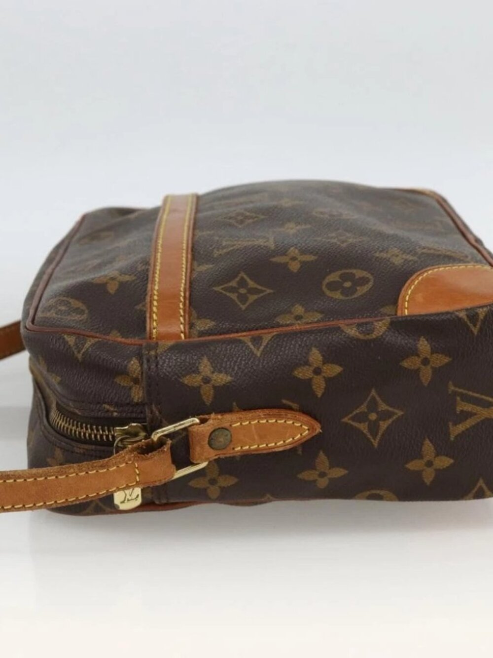 LOUIS VUITTON Monogram Trocadero 30 Shoulder Bag - Picture 3 of 16